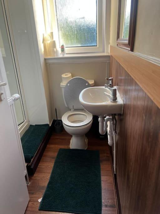One Bedroom Apartment In Gorgie With New Central Heating System Edinburgh Dış mekan fotoğraf